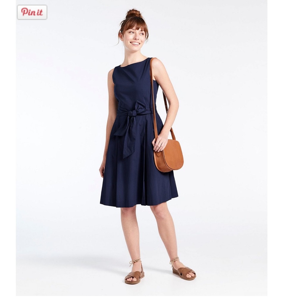 Bean Signature navy blue sleeveless dress with pockets!